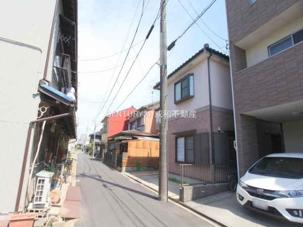 名古屋市熱田区野立町2丁目の中古一戸建て(前面道路含む現地写真)