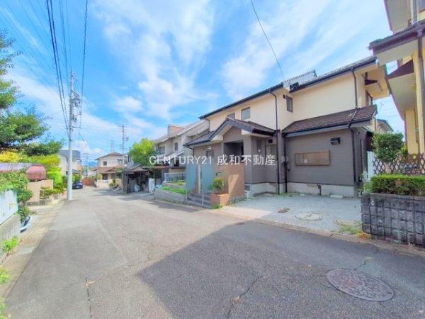 春日井市神屋町の中古一戸建て(前面道路含む現地写真)