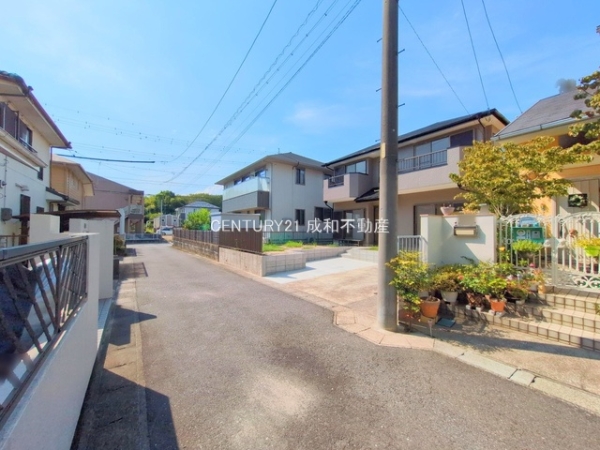 半田市横川町1丁目の中古一戸建て(前面道路含む現地写真)