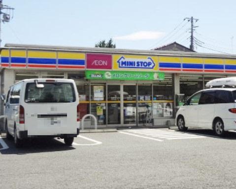 シャトーレ伊奈(ミニストップ伊奈中央店)