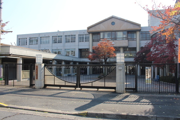 京都市中京区西ノ京左馬寮町の土地(京都市立朱雀第二小学校)