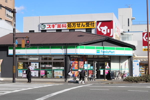 プリオーレ27二条駅前(ファミリーマート千本三条店)