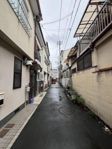 京都市下京区西七条西久保町の中古一戸建て(前面道路含む現地写真)
