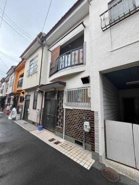 京都市下京区西七条西久保町の中古一戸建て(前面道路含む現地写真)