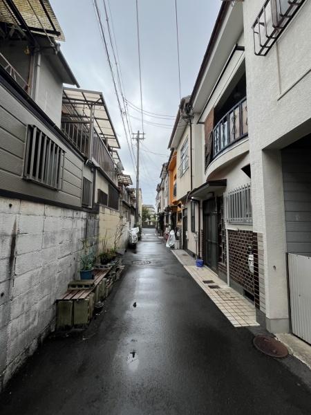 京都市下京区西七条西久保町の中古一戸建て(前面道路含む現地写真)