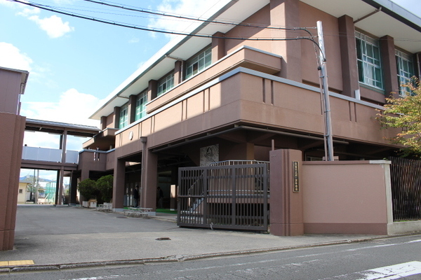 京都市中京区西ノ京西鹿垣町の中古一戸建て(京都市立西ノ京中学校)