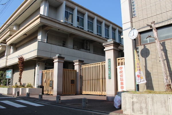 京都市上京区六軒町通下長者町下る七番町の土地(京都市立二条城北小学校)