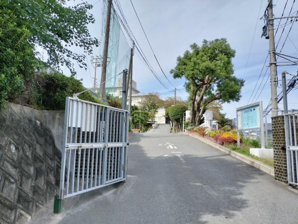 南区屋形原3丁目 2号棟(福岡市立花畑中学校)