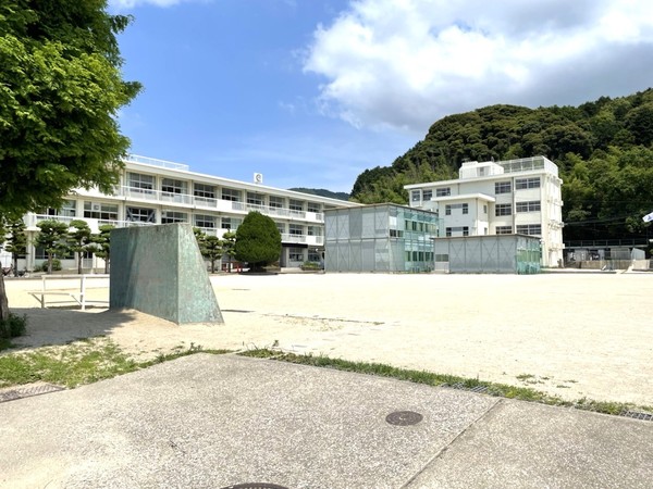 福岡市早良区重富1丁目2期 3号棟(福岡市立入部小学校)