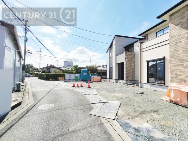 久留米諏訪野町2期2号棟(前面道路含む現地写真)