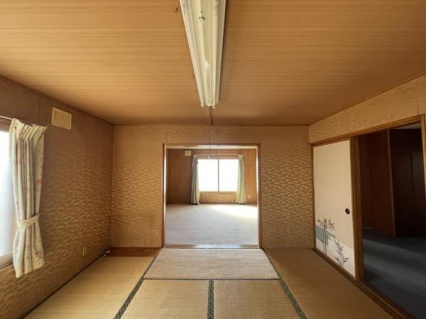 釧路市白金町　物置付き駐車場