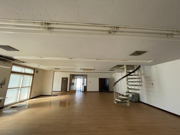 釧路市白金町　物置付き駐車場