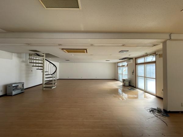 釧路市白金町　物置付き駐車場