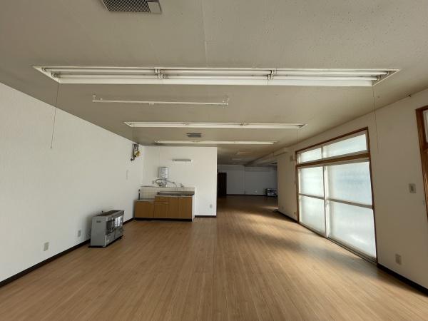 釧路市白金町　物置付き駐車場