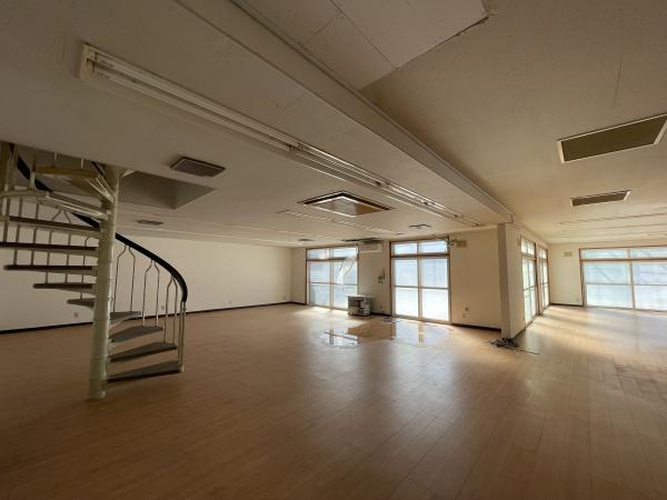 釧路市白金町　物置付き駐車場