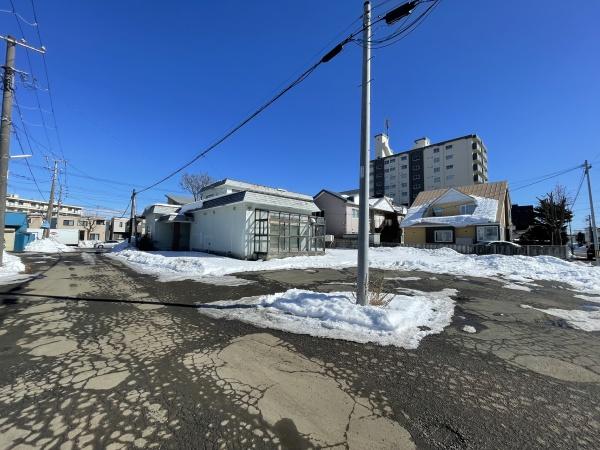 釧路市白金町　物置付き駐車場