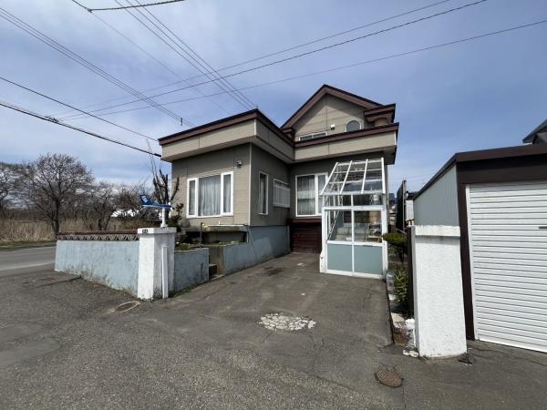 釧路市鶴野東3丁目　組込車庫中古住宅