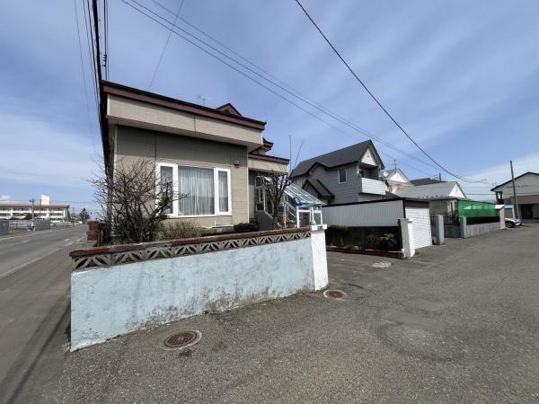 釧路市鶴野東3丁目　組込車庫中古住宅
