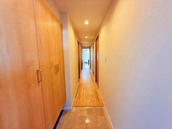 ヴィルヌーブ野洲 中古マンション(玄関)
