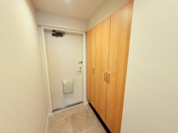 ヴィルヌーブ野洲 中古マンション(玄関)