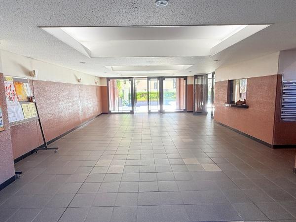 ヴィルヌーブ野洲 中古マンション(エントランス)