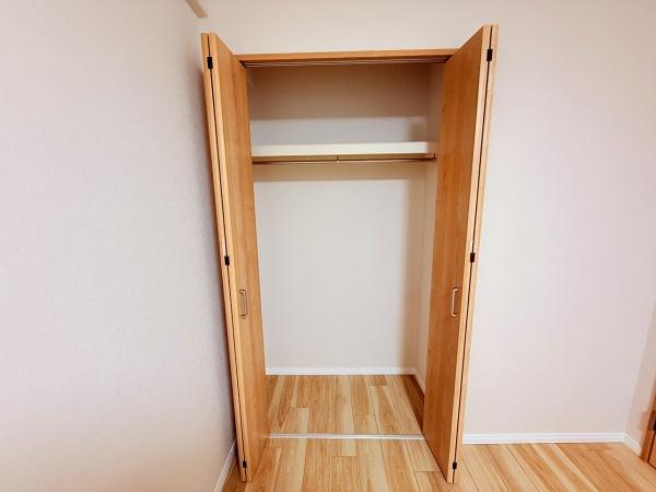 ヴィルヌーブ野洲 中古マンション(収納)