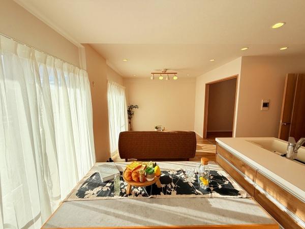 ヴィルヌーブ野洲 中古マンション(リビング)