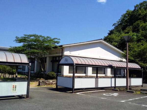 近江八幡市安土町下豊浦の中古一戸建て(近江八幡市立安土図書館)