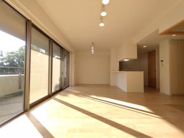 Ｔｈｅ　ＮＯＢＵＴＯ　ＨＩＬＬＳ　ＦＯＲＥＳＴ　ＣＯＵＲＴ