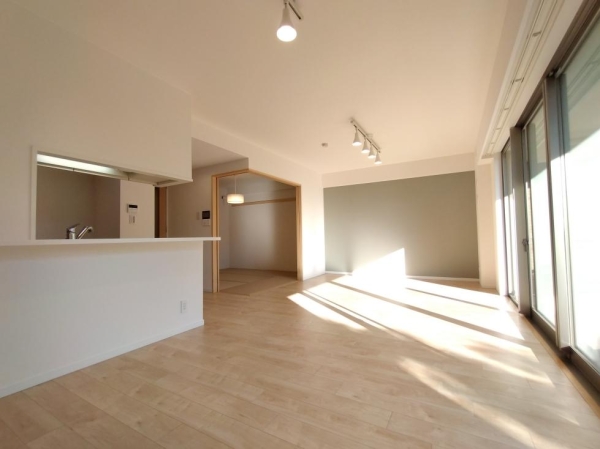 Ｔｈｅ　ＮＯＢＵＴＯ　ＨＩＬＬＳ　ＦＯＲＥＳＴ　ＣＯＵＲＴ