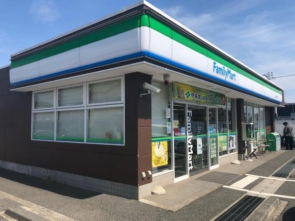ツインエルシティ千葉壱番館(ファミリーマート若葉若松町店)