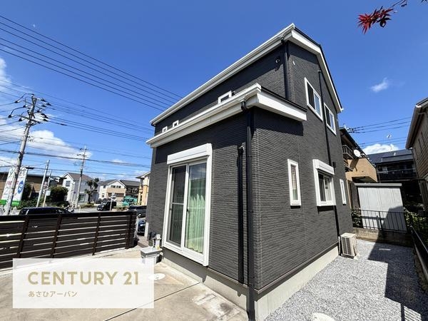 タイル調キッチンが映える、2023年築戸建住宅