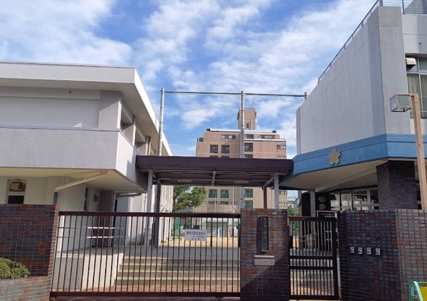 大阪市西成区玉出東２丁目の中古一戸建て(大阪市立玉出小学校)
