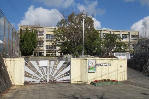 和泉市光明台3丁目の中古一戸建て(和泉市立光明台中学校)