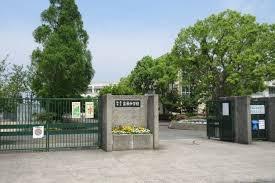 富秋町2丁目(和泉市立富秋中学校)