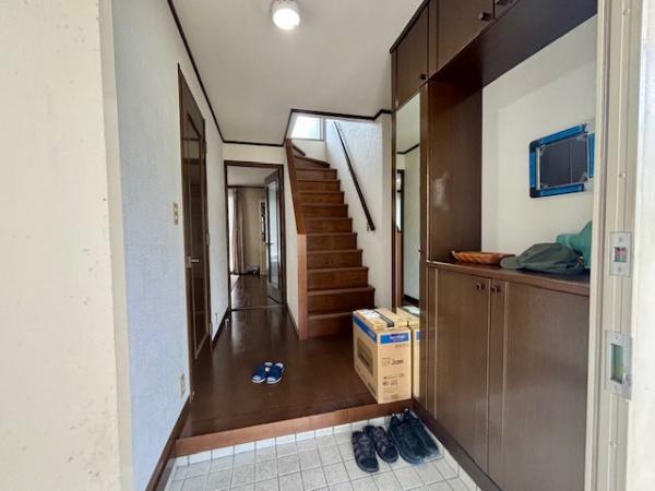 宇部市今村南2丁目の中古一戸建て(玄関)