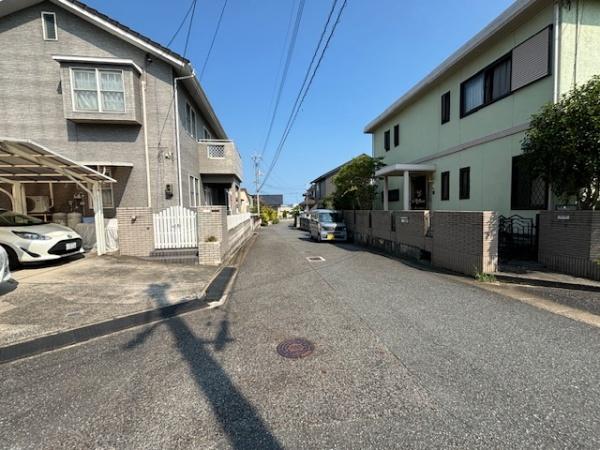 宇部市今村南2丁目の中古一戸建て(前面道路含む現地写真)