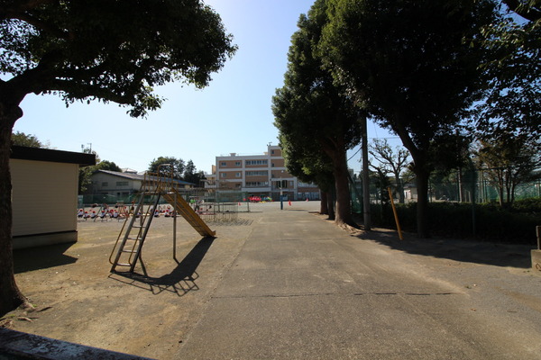 川崎市宮前区神木本町4丁目の土地(川崎市立平小学校)