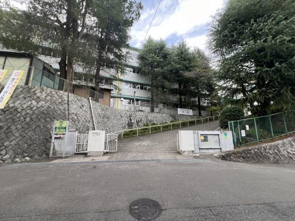 イトーピア百合ヶ丘参番館(川崎市立西生田中学校)