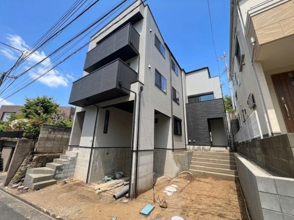 多摩区東三田　新築一戸建て