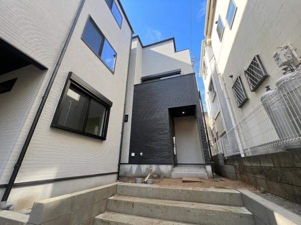 多摩区東三田　新築一戸建て