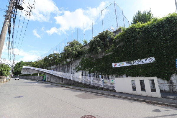 川崎市麻生区岡上６丁目の土地(川崎市立柿生中学校)