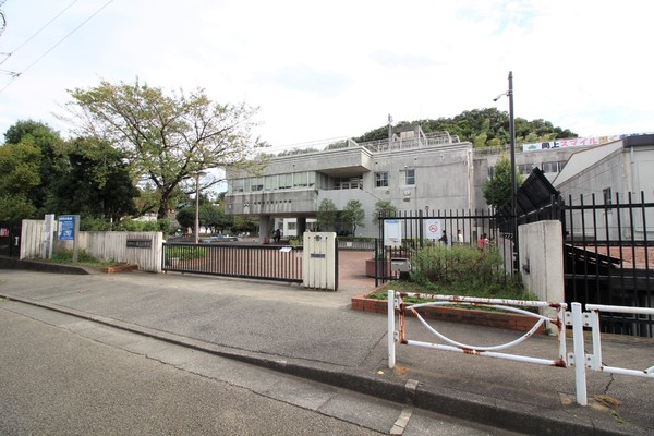 川崎市麻生区岡上６丁目の土地(川崎市立岡上小学校)
