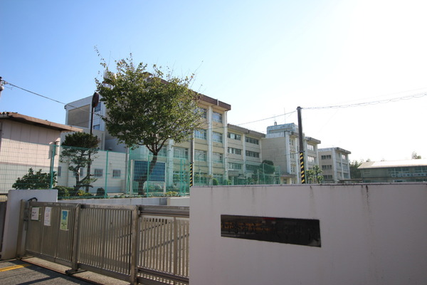 白幡台住宅8号棟(川崎市立犬蔵中学校)