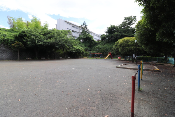 白幡台住宅8号棟(白幡台第一公園)