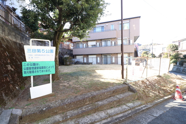 レイディアントシティ向ヶ丘遊園フランス街区(三田第5公園)