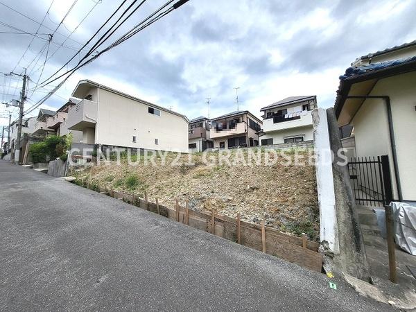 高槻市安岡寺町３丁目の土地