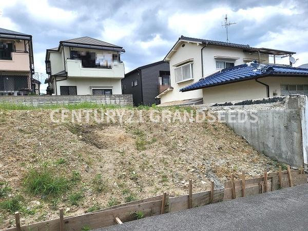 高槻市安岡寺町３丁目の土地