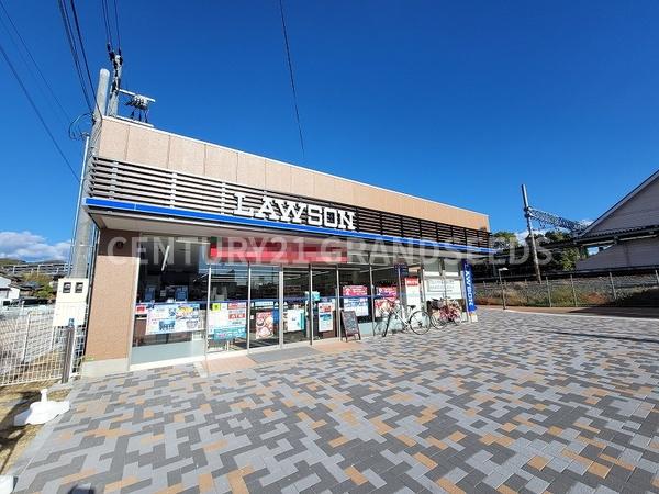 若山台第三住宅8号棟(ローソンJR島本駅西店)