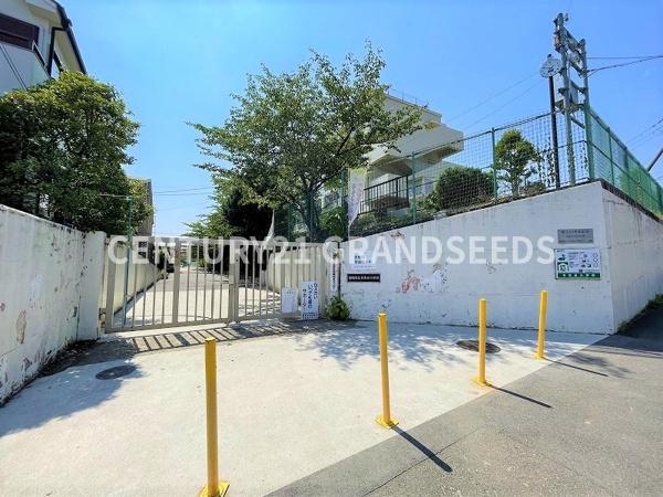 高槻市日吉台六番町の新築一戸建(高槻市立日吉台小学校)